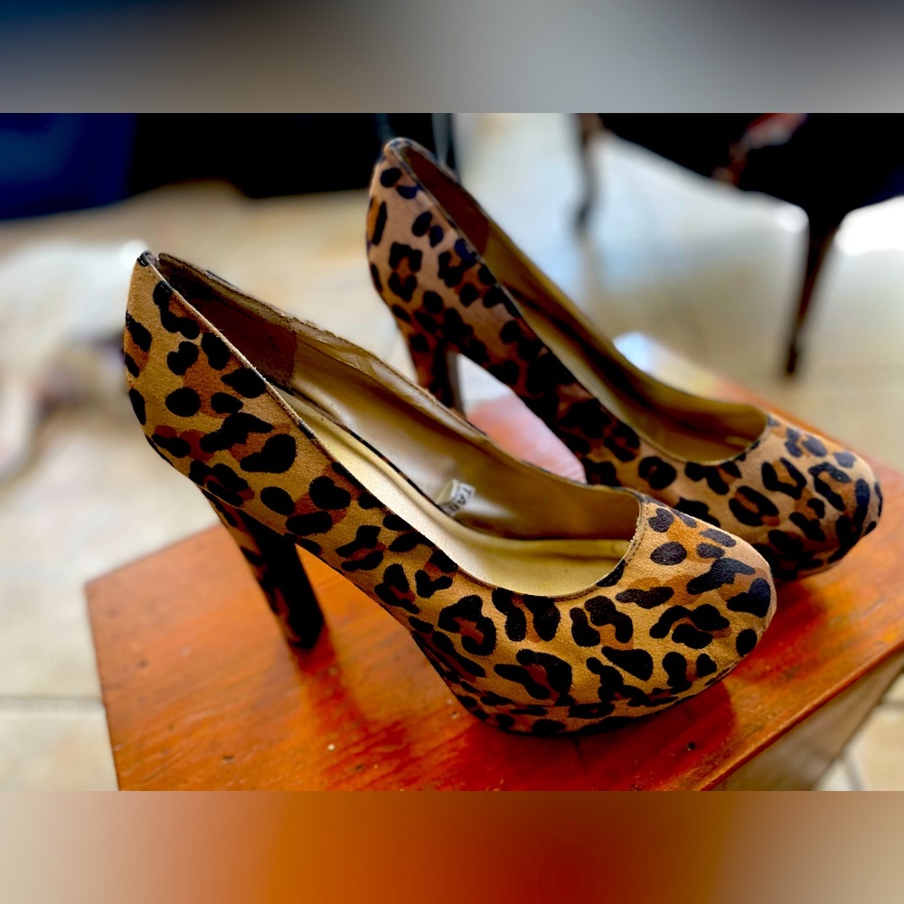 Retro Leopard pumps